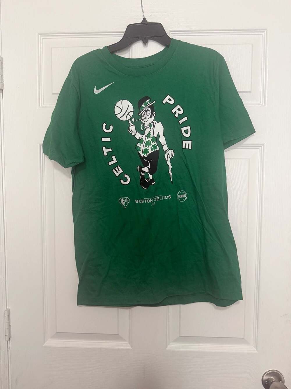 Nike Boston Celtics 2022 NBA Playoffs Celtic Pride T-Shirt Green Size M
